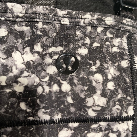 Lululemon Core Set Bra size 8 shimmy shimmer black white - Picture 6 of 9